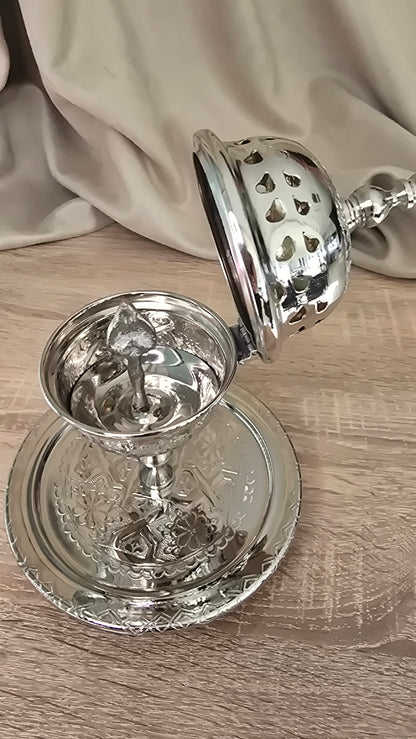 Porte encens oriental en métal argenté gravé, Lalla Fadma